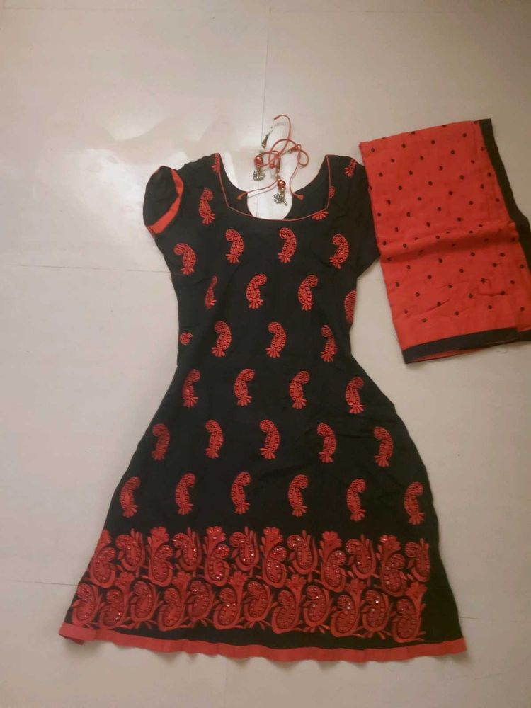 Black And Red Kurti+Dupatta