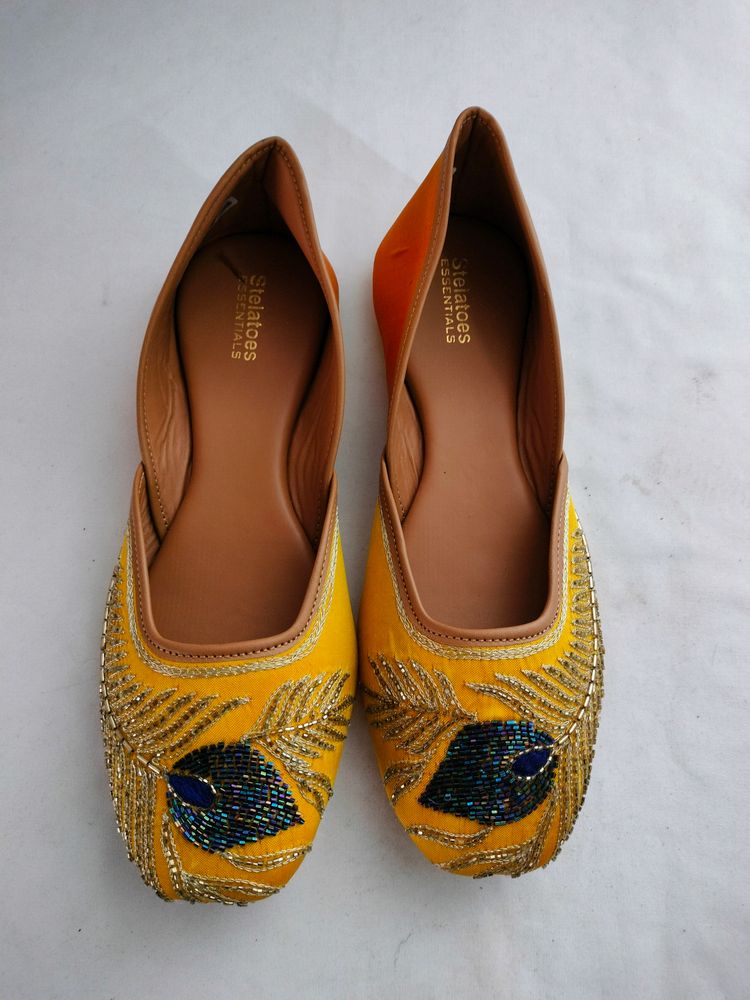 Gold Embroidery juthis (Women&#39;s)