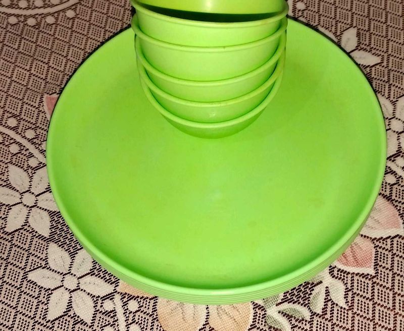 GREEN DINNERWARE SET 💚