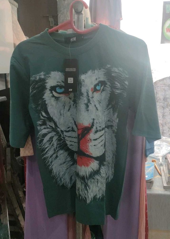 Lion Graphic T-Shirt