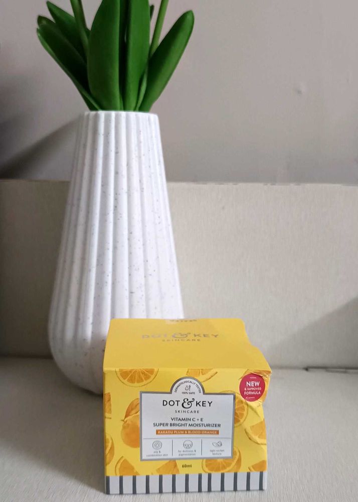 💛 Dot &amp; Key Vitamin C+ E Mosuturizer 💛