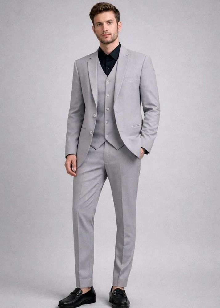 Men's Light Grey Suit - Formal Elegance
