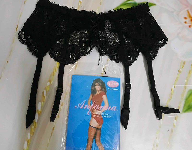 (946) Garter Belt With Stockings Set 32