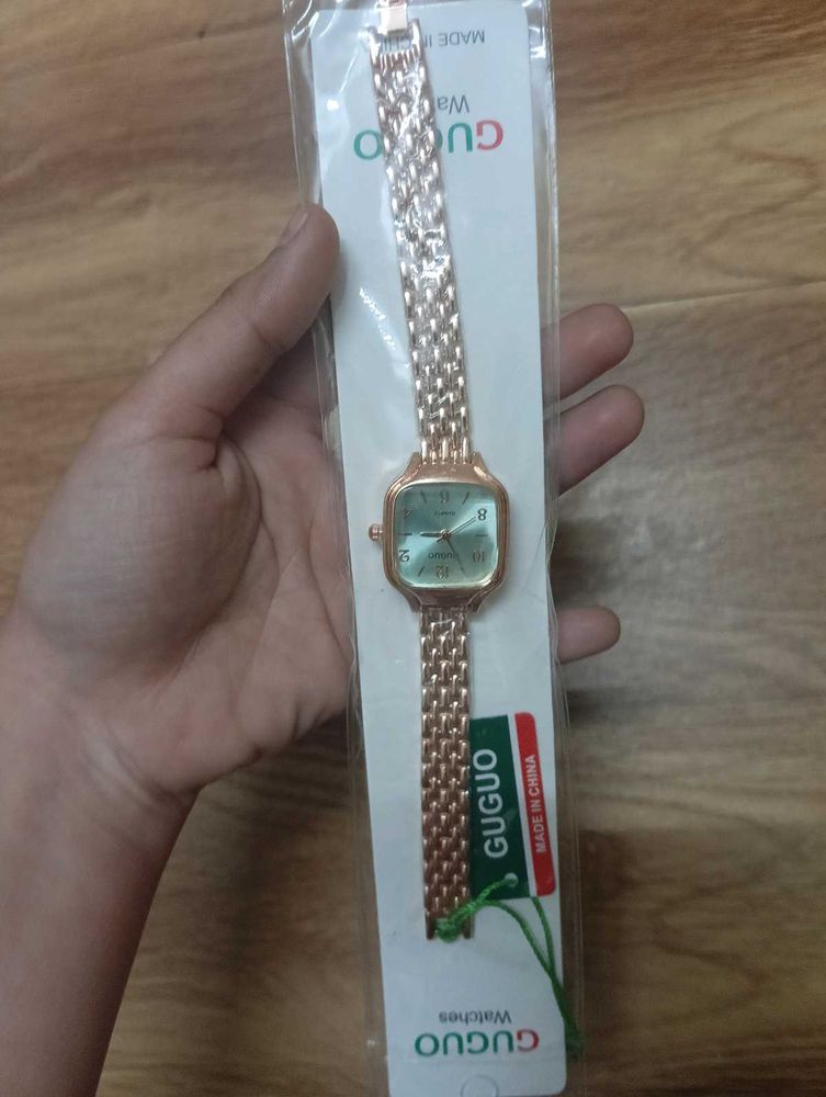 GUGUO Women's Gold Watch