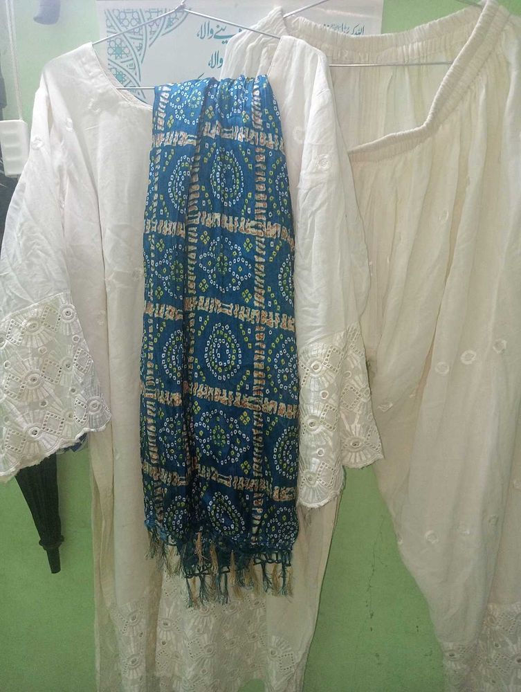 White Colour Kurta Set With Bandni Dupatta