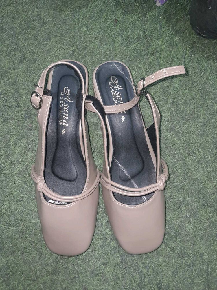 Women Covered Heels Last Pair