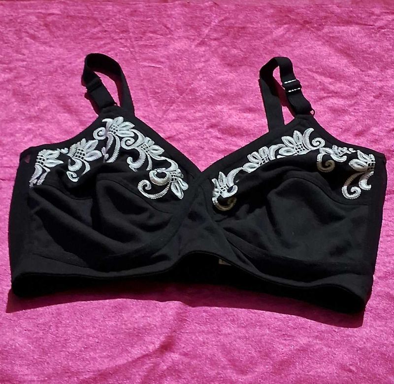 Clovia Bra With Embroidery Work Size 34F