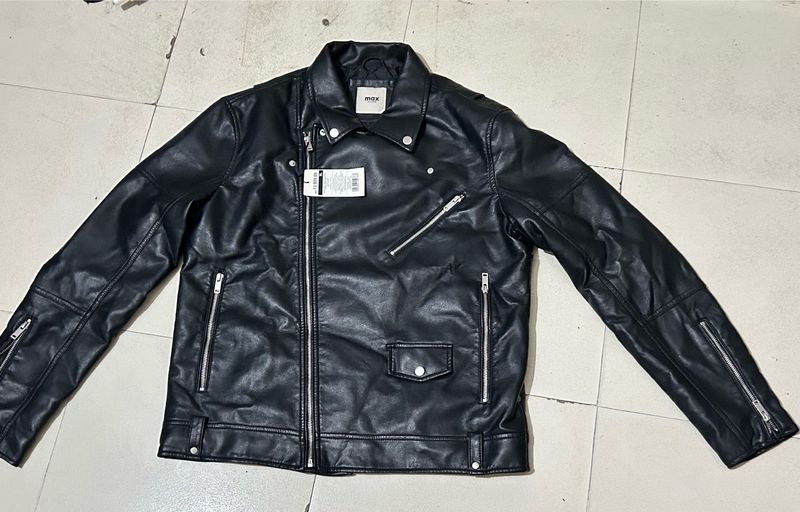 Black Leather Jacket (₹2100)🖤 Classy, bold