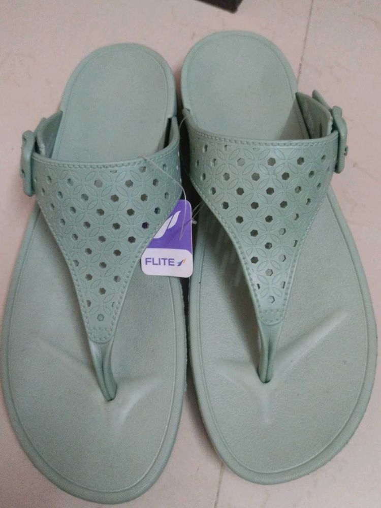 Flite Women&#39;s Green Buckle Sandals