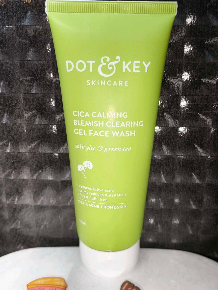 Dot &amp; Key Face Wash