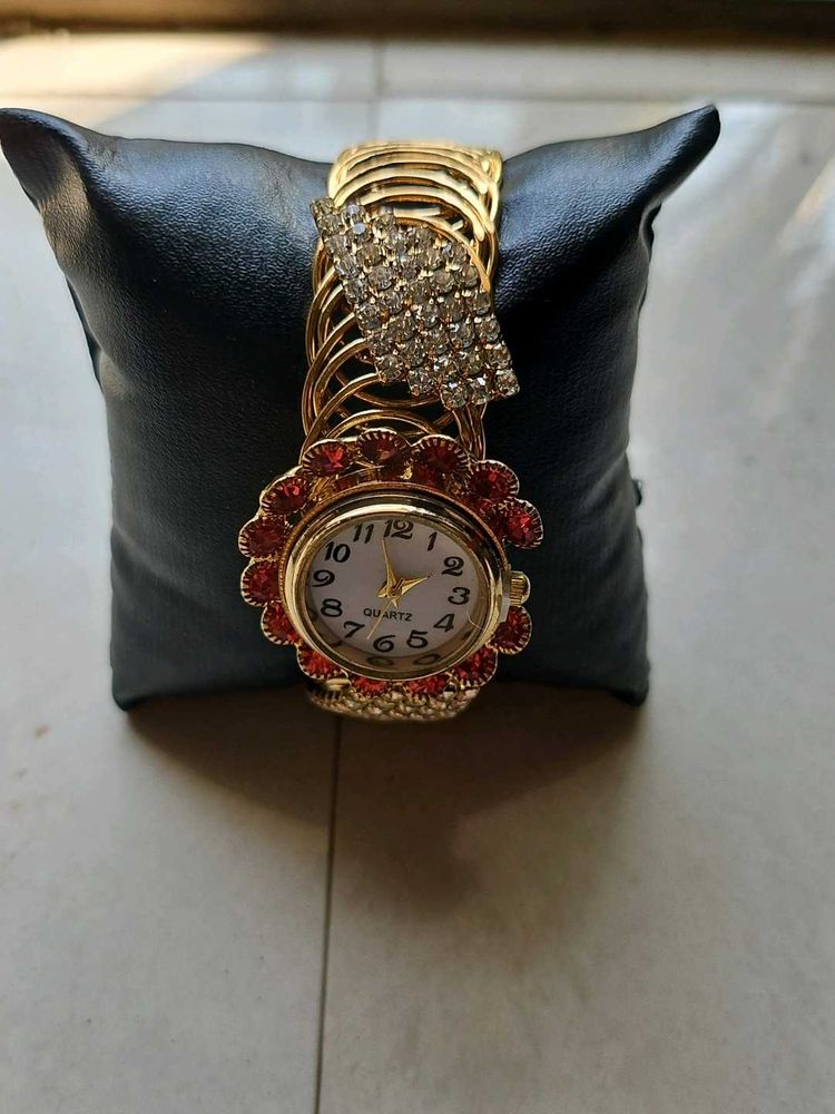 Stylish Gold-Tone Wristwatch