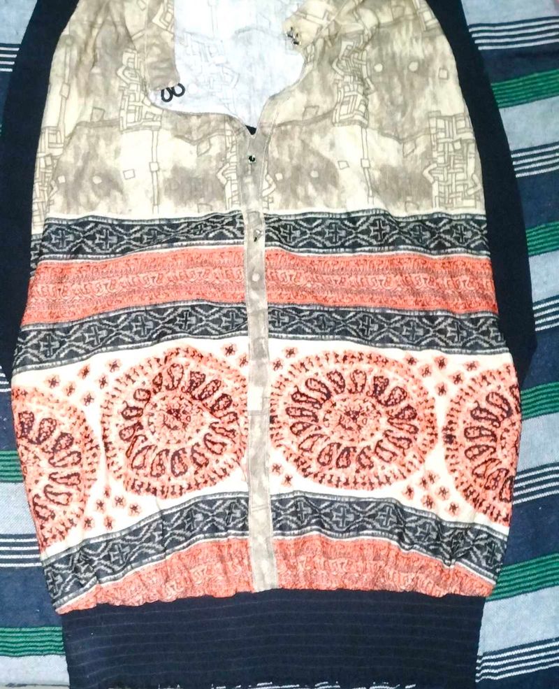 Patterned Women&#39;s Top