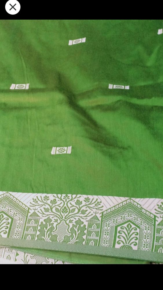 A beautiful  pure silk green 🍏 saree