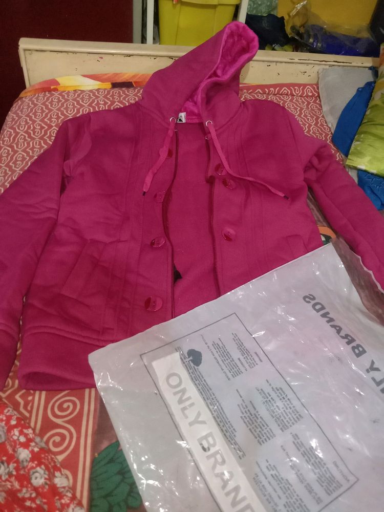 NdSelling A Beautiful Rani Pink Huddies😍 come
