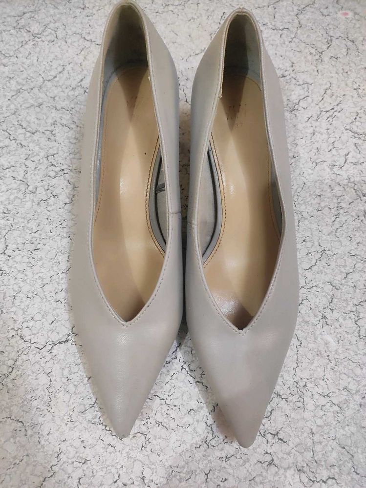 H&amp;M Grey heels