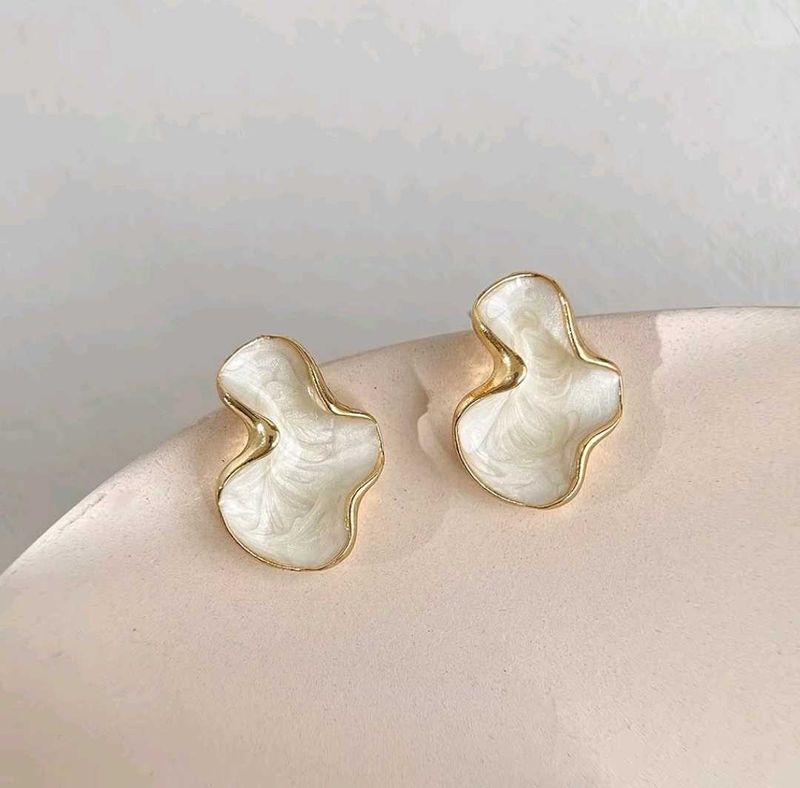 Enamel irregular studs