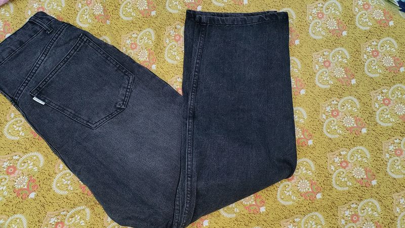 A Wide Leg Black Jeans