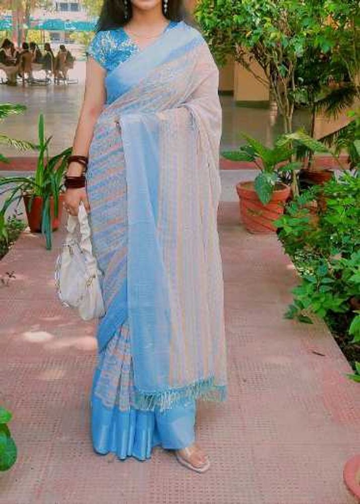 Elegant Blue Saree with unsticched blouse