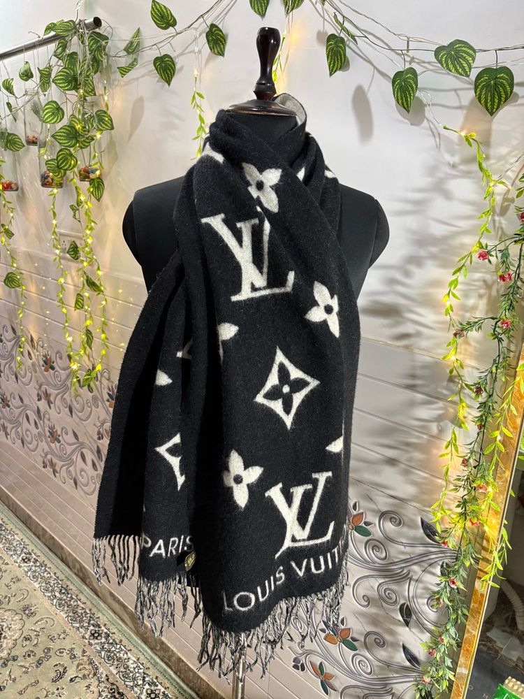 Louis Vuitton Scarf Super Soft And Warm 😍
