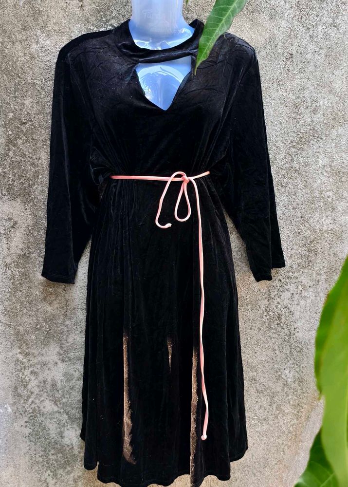 4.22.12 BLACK CUTE DRESS