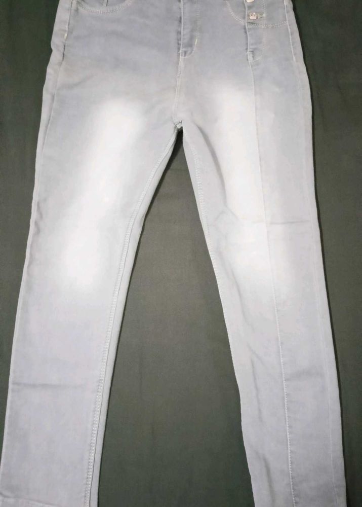 Light Wash High-Waisted Jeans