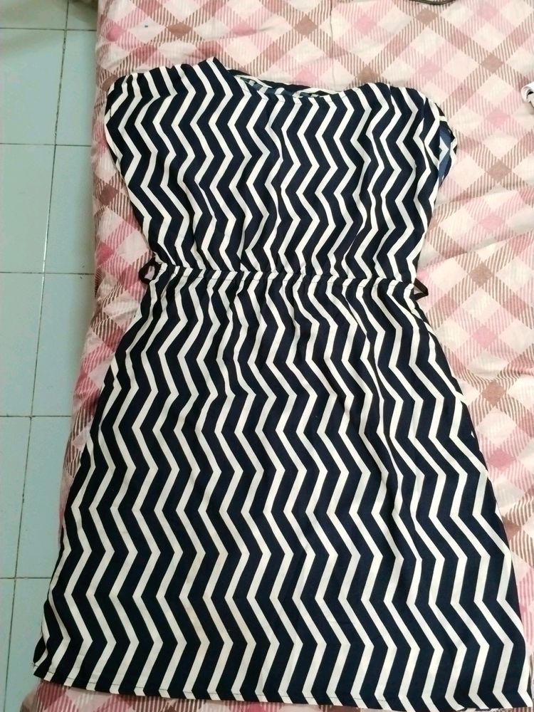 Navy Blue And Off White Zigzag Pattern Dress Or Long Top