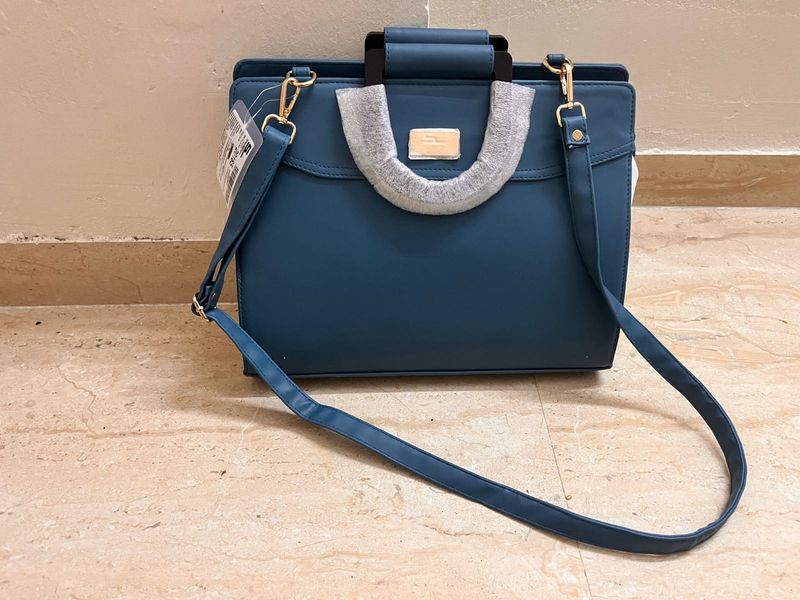 Hand Bag In Teal Color