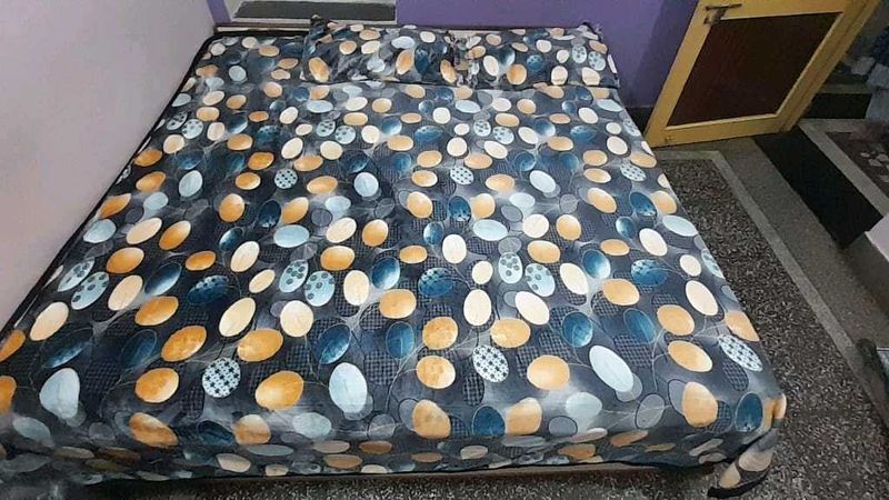 Patterned warm Bedsheet &amp; Pillow Covers