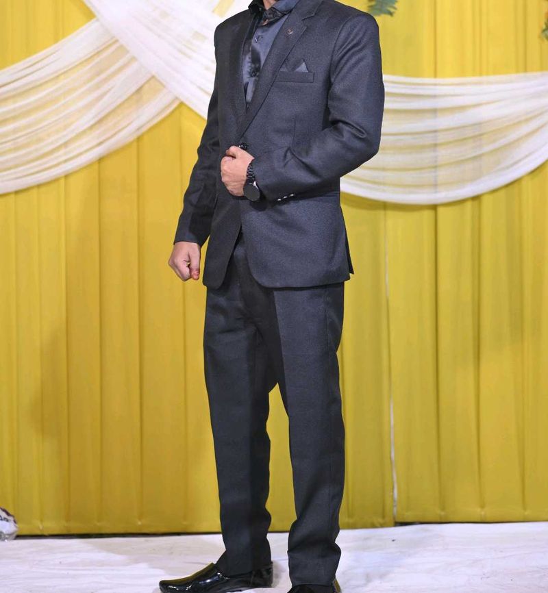 Stylish Men&#39;s Suit