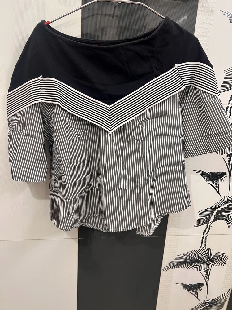 Black Striped Top Of L Size