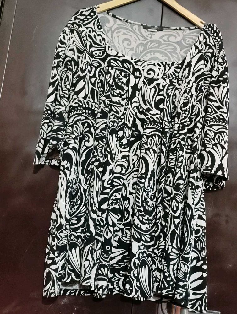 Black &amp; White Printed Top For 46 Bust