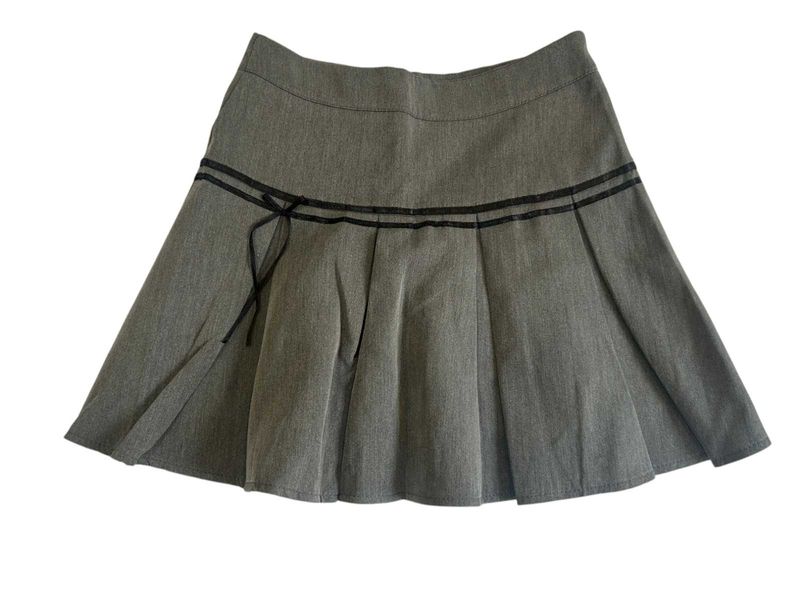 Cute Grey Skirt With Ribbon