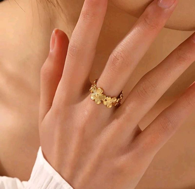 Textured flower bunch ring PVD anti tarnish