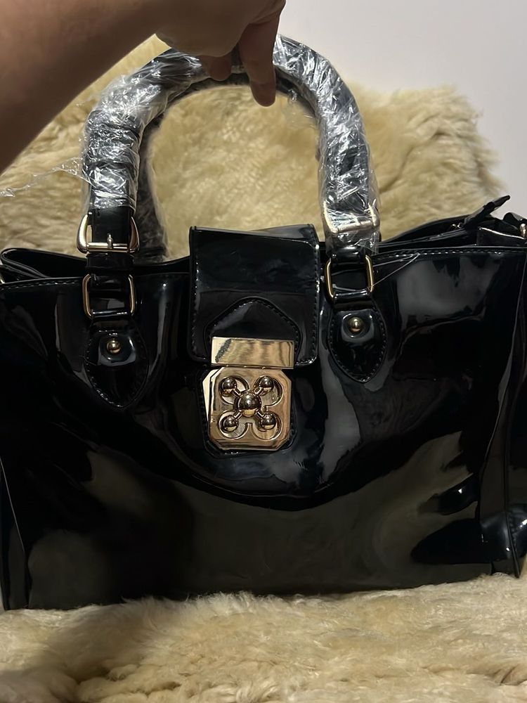 Chic Black Handbag