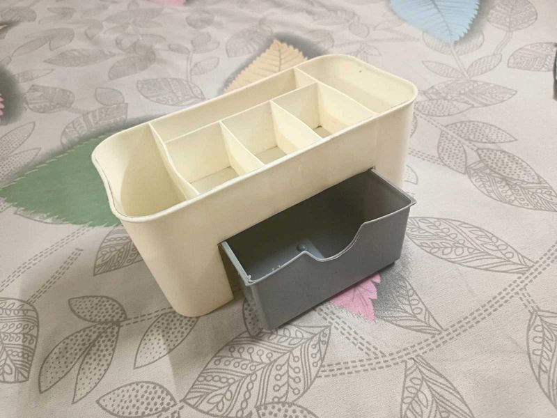 Price Drop!! Cute Mini Organizer For Makeup