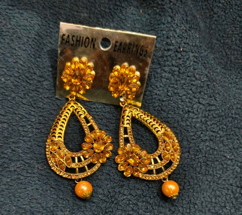 Fashion Earrings - Gold Tone