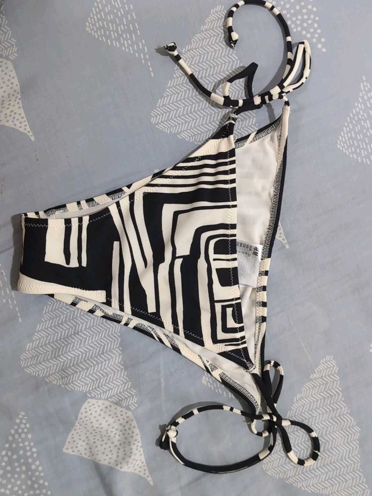 H&amp;M Zebra Print Bikini Bottom - Size 4