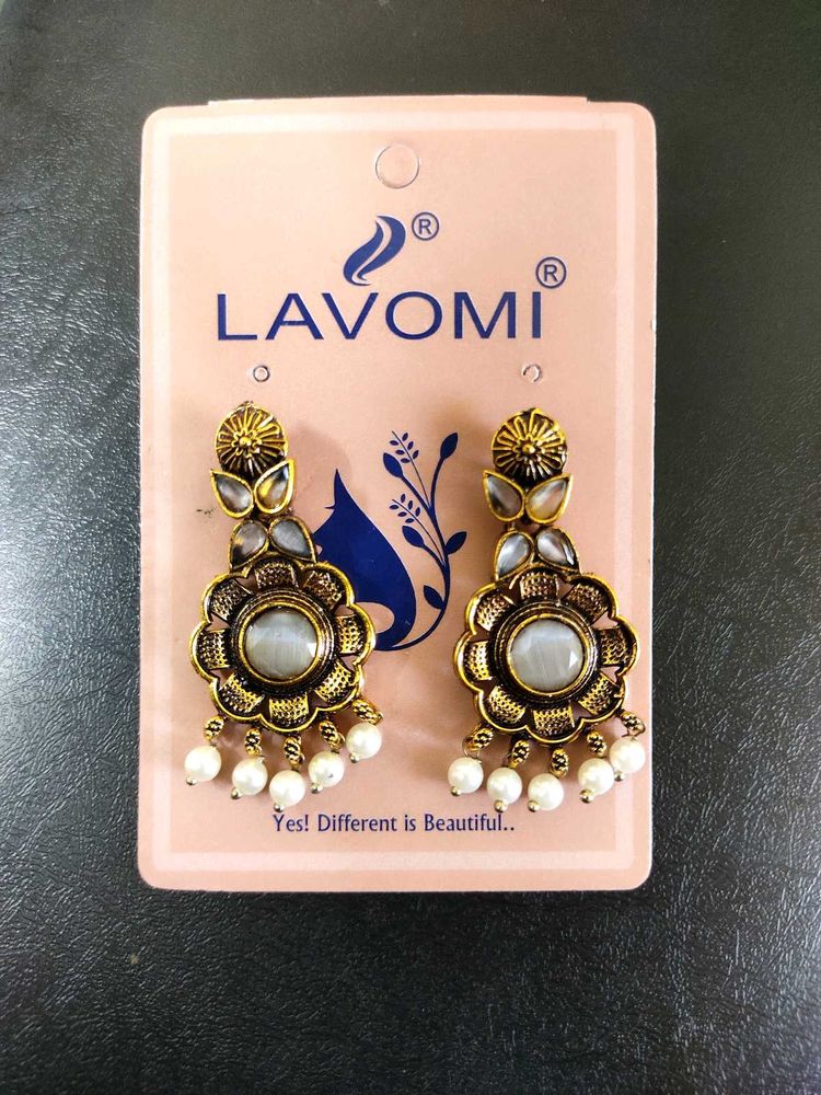 Lavomi Floral Drop Earrings