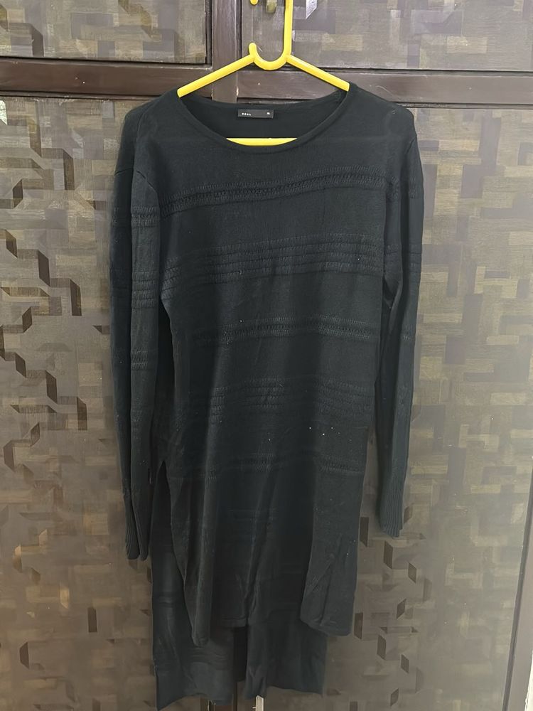 BLACK SWEATER