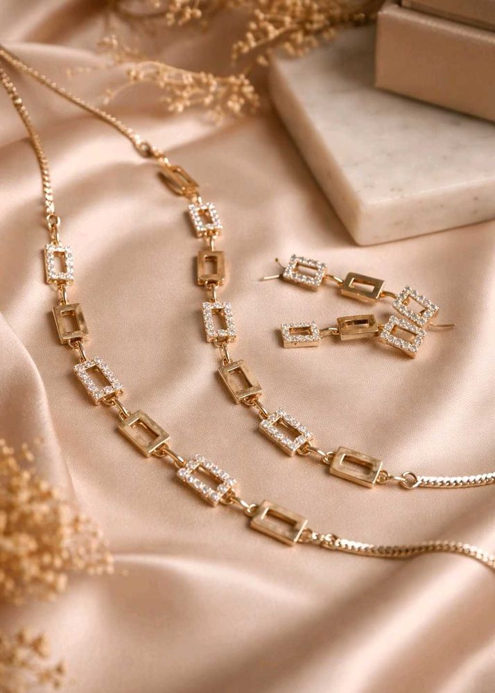 Elegant Gold-Tone Necklace &amp; Earring Set