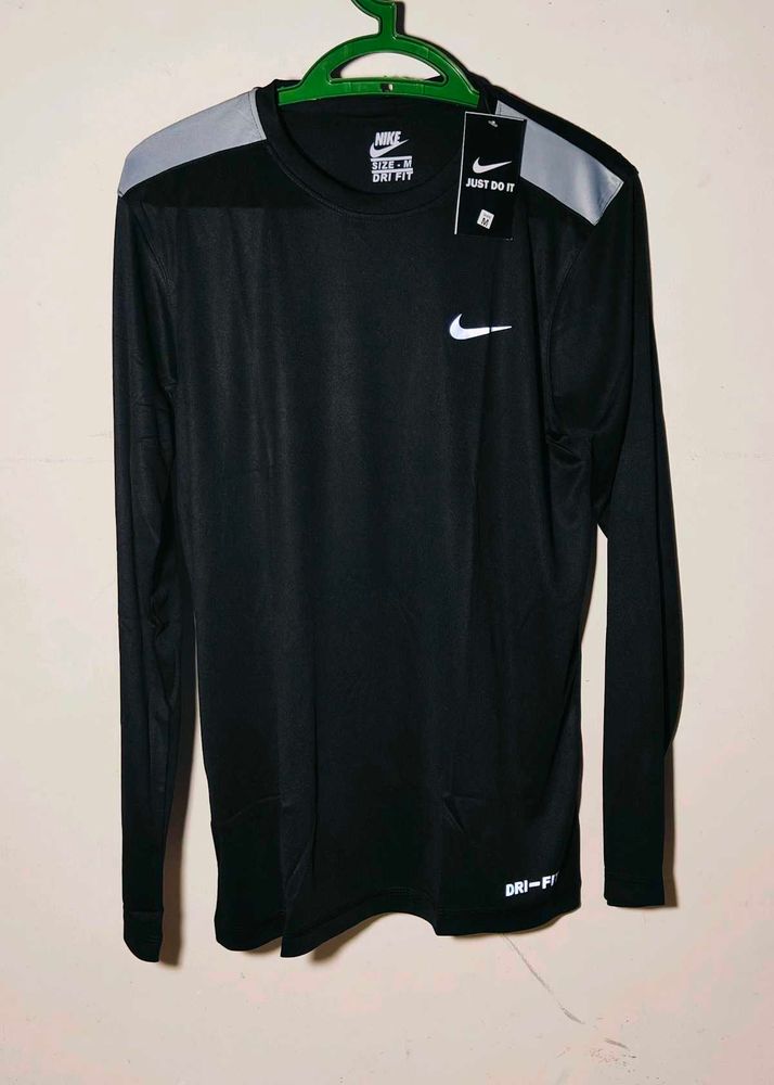 Nike T-shirt