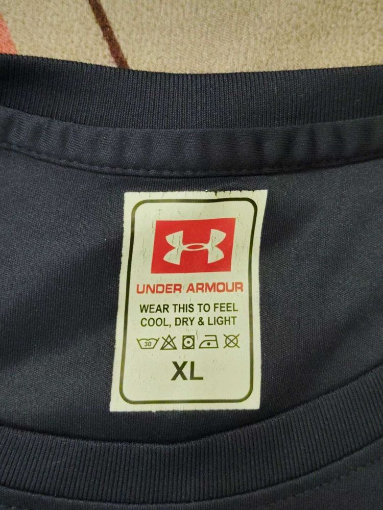 Under Armour Orginal Authentic Xl Dry fit Tshirt