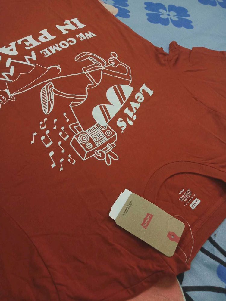 LEVI&#39;S Tshirt For Men (Size-M) New With tag