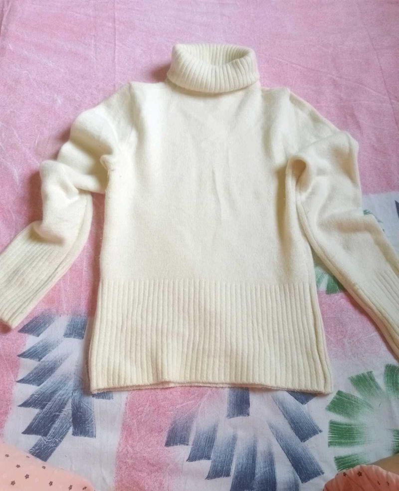 H&amp;M Cream Turtleneck Sweater