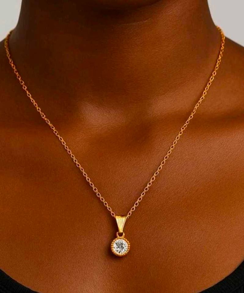 Elegant Gold Pendant Necklace