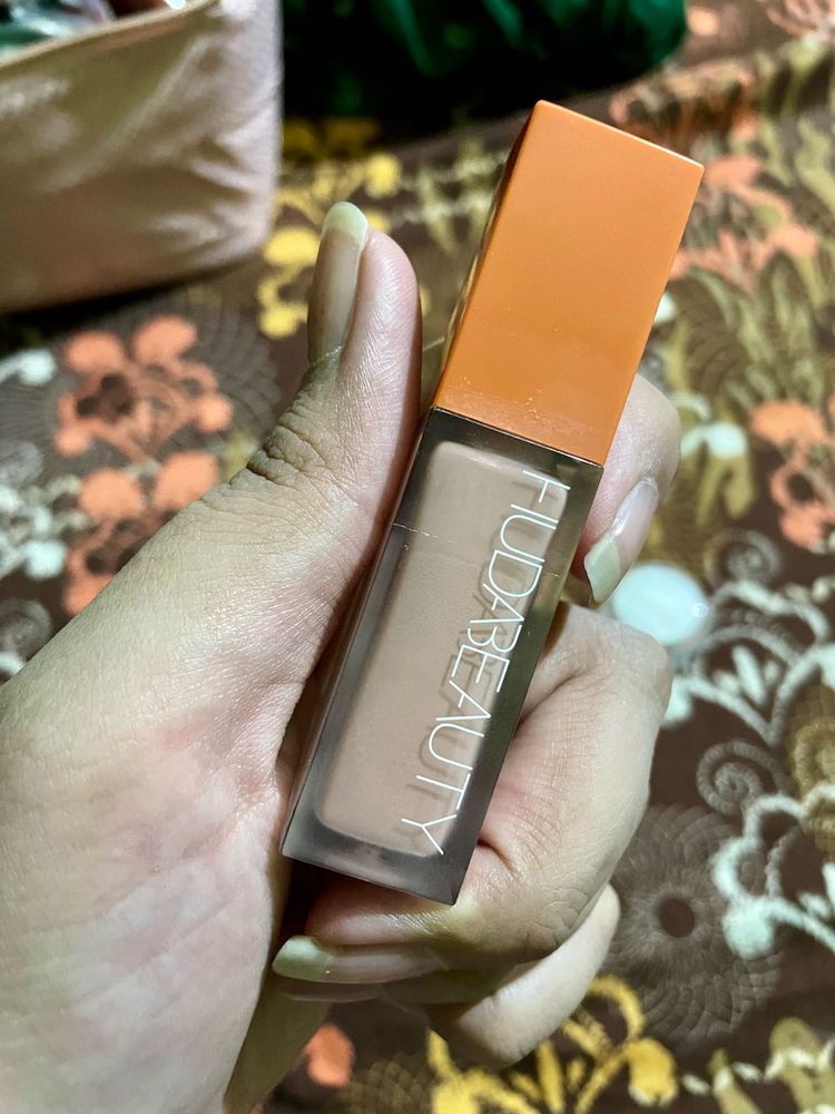 HUDA BEAUTY COLOR CORRECTOR SAMPLE