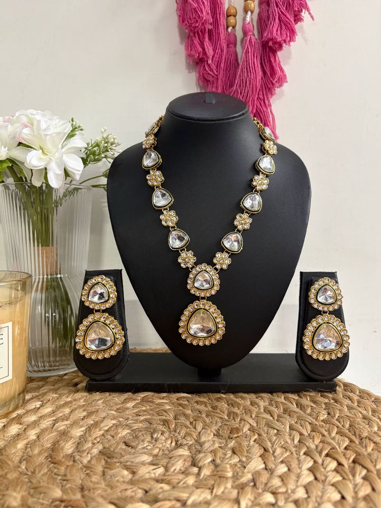 Elegant Kundan Necklace Set