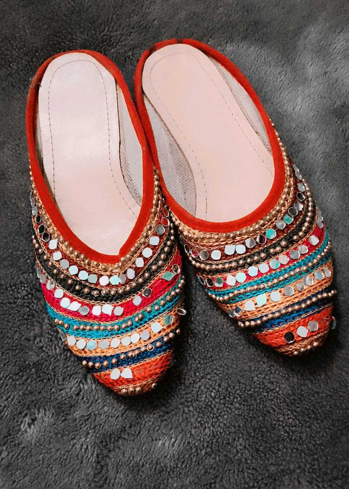 Ethnic Embroidered Juttis