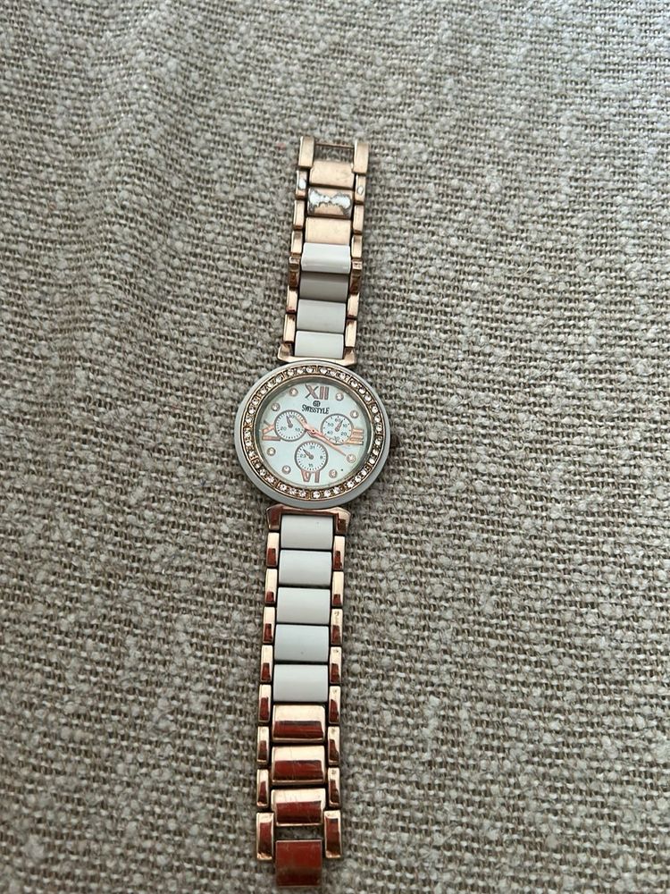 Stylish Women&#39;s Watch