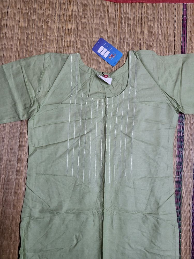 Pistal Green Top New With Tag